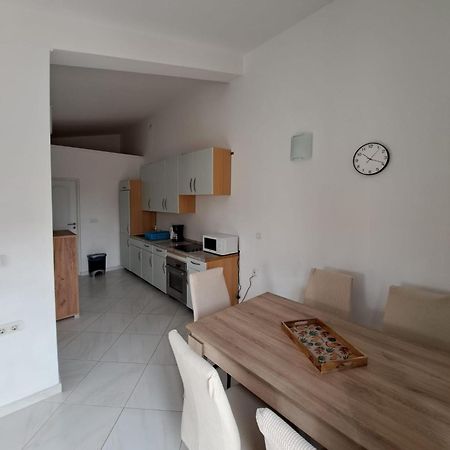 Apartments Maretic Мандре Екстериор снимка