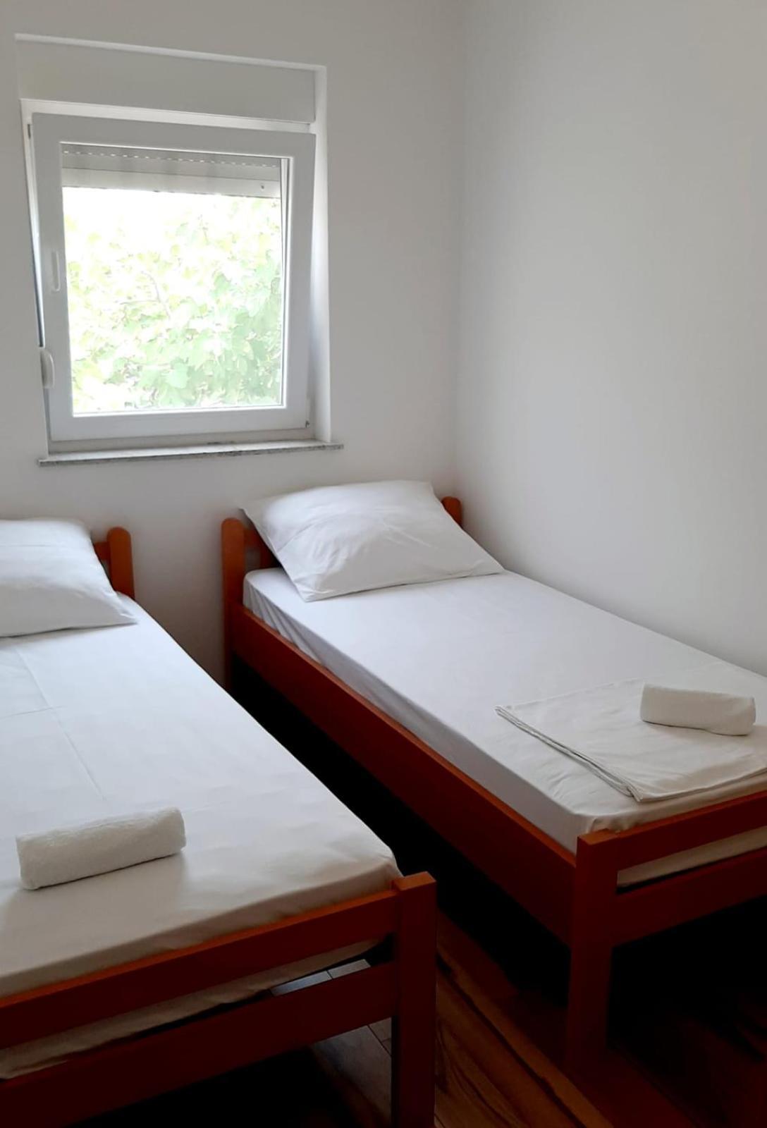 Apartments Maretic Мандре Стая снимка