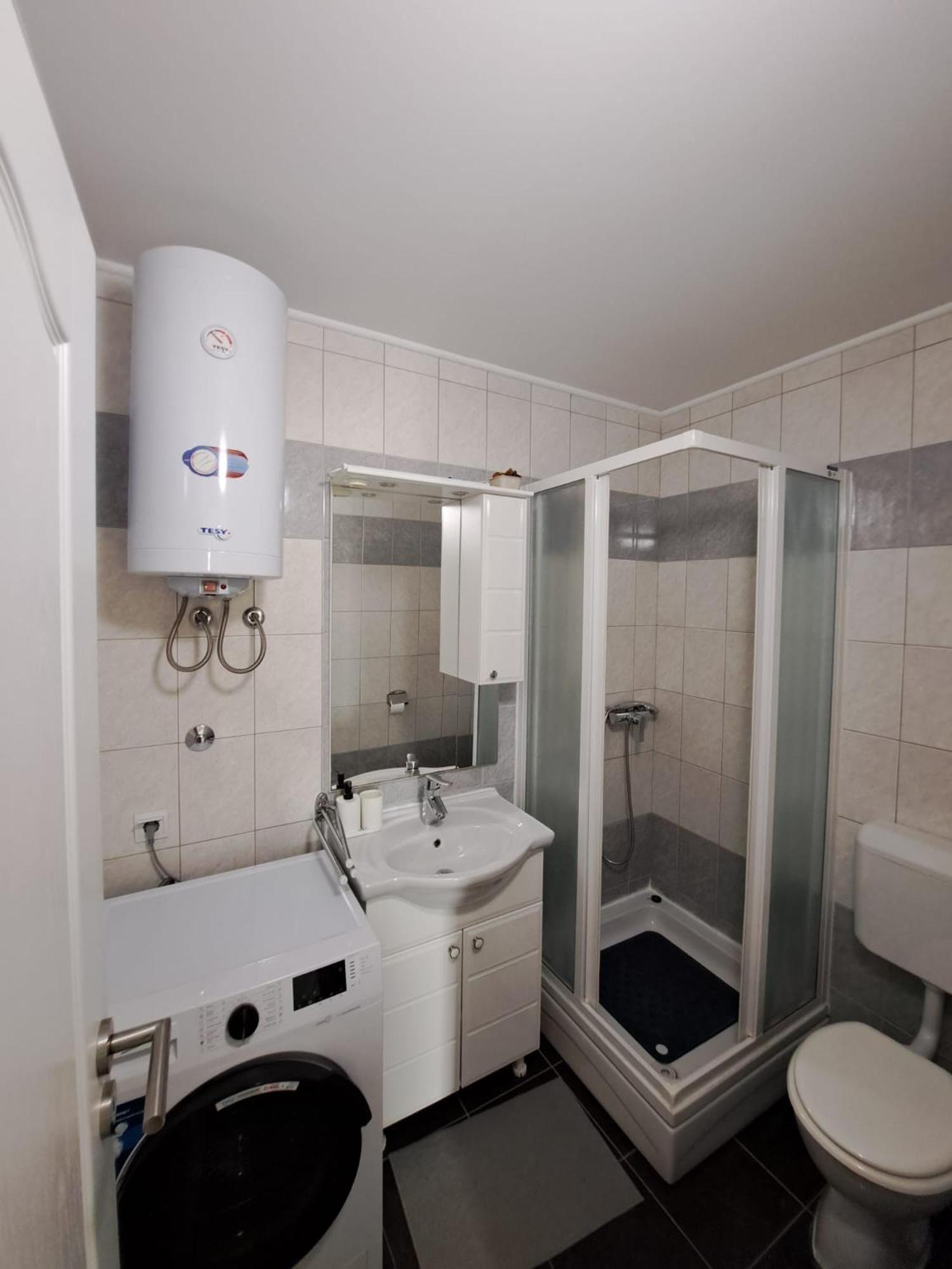 Apartments Maretic Мандре Екстериор снимка