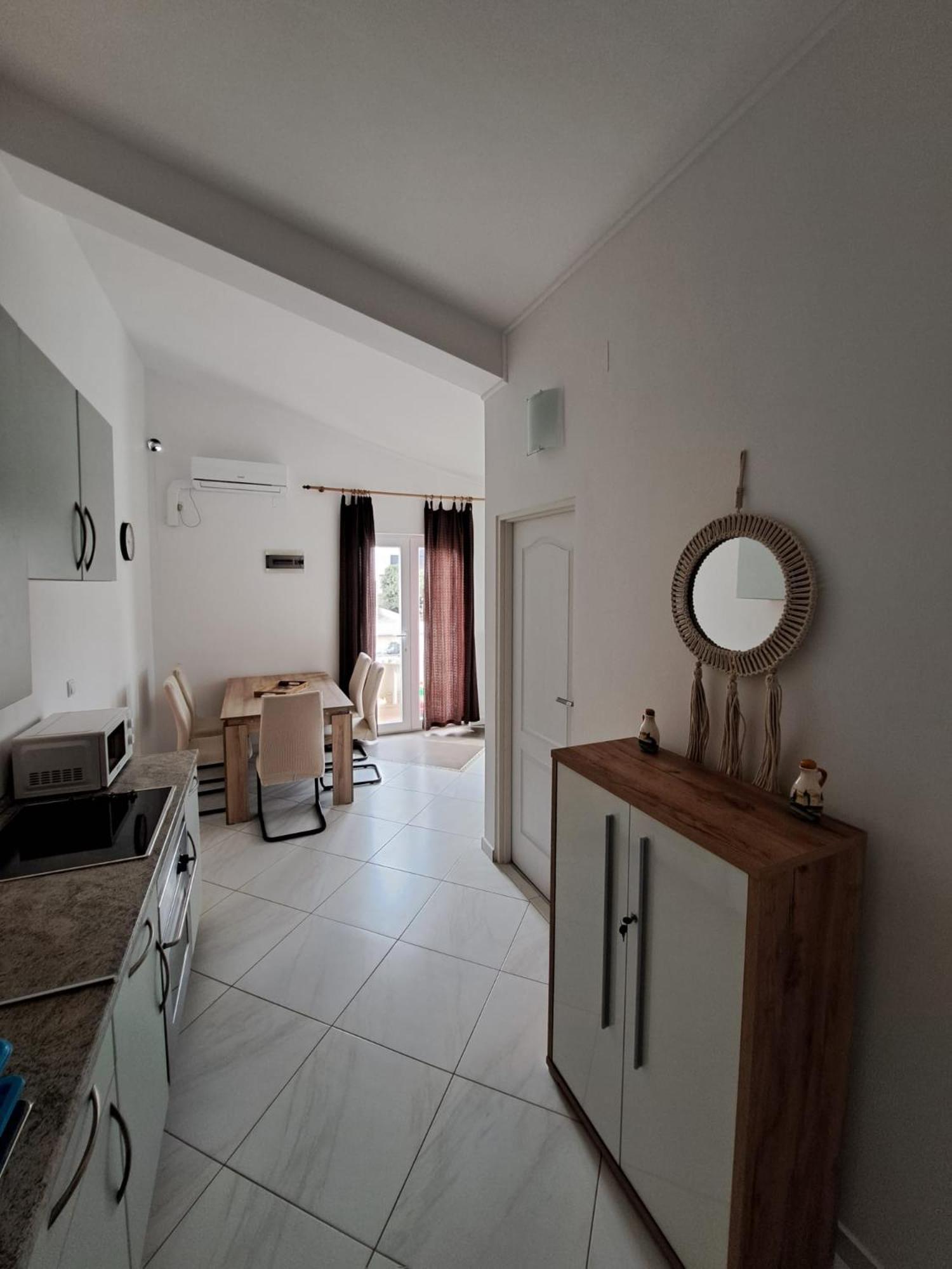 Apartments Maretic Мандре Екстериор снимка