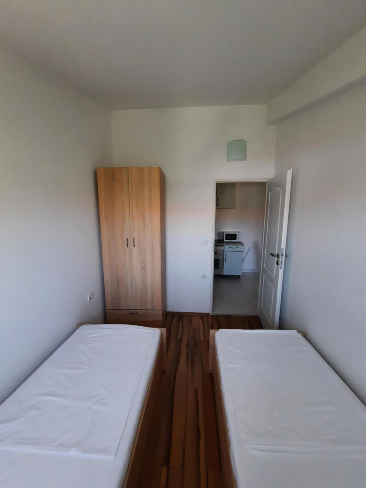 Apartments Maretic Мандре Екстериор снимка