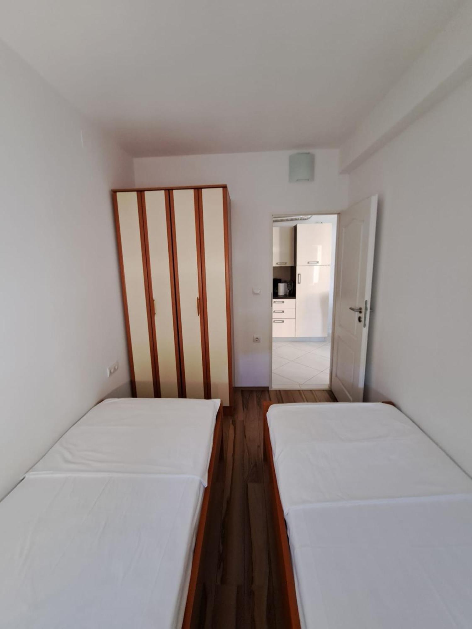 Apartments Maretic Мандре Екстериор снимка