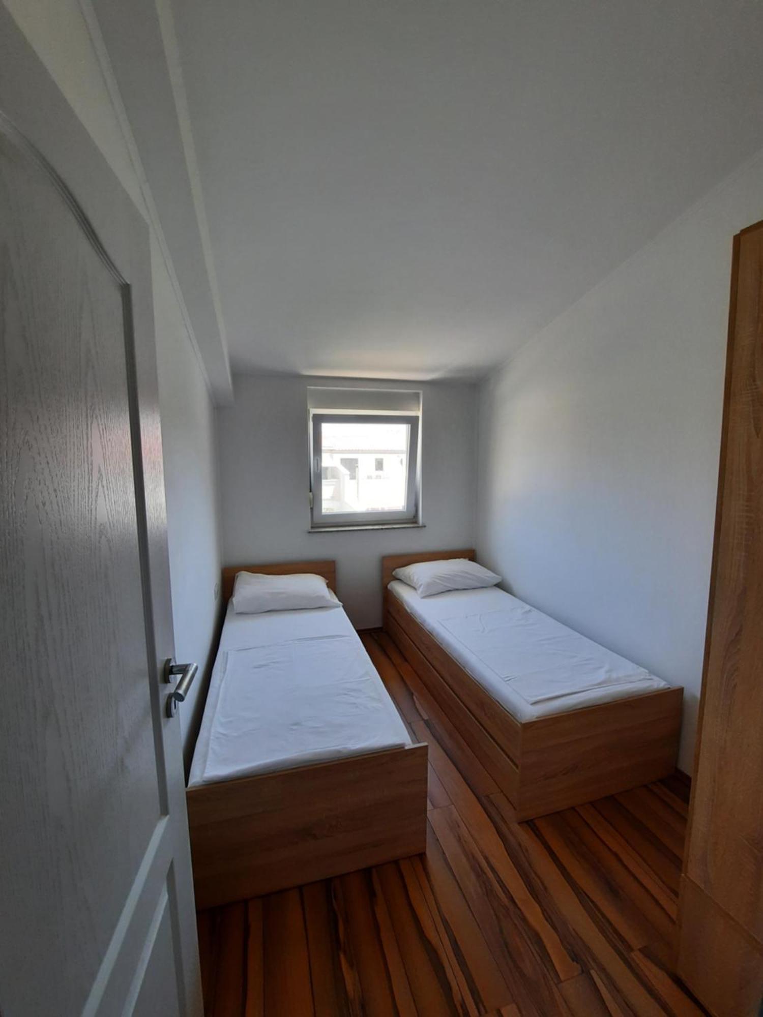 Apartments Maretic Мандре Екстериор снимка