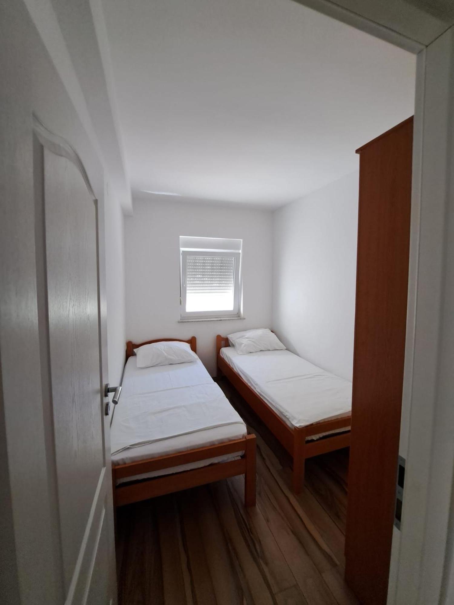 Apartments Maretic Мандре Екстериор снимка